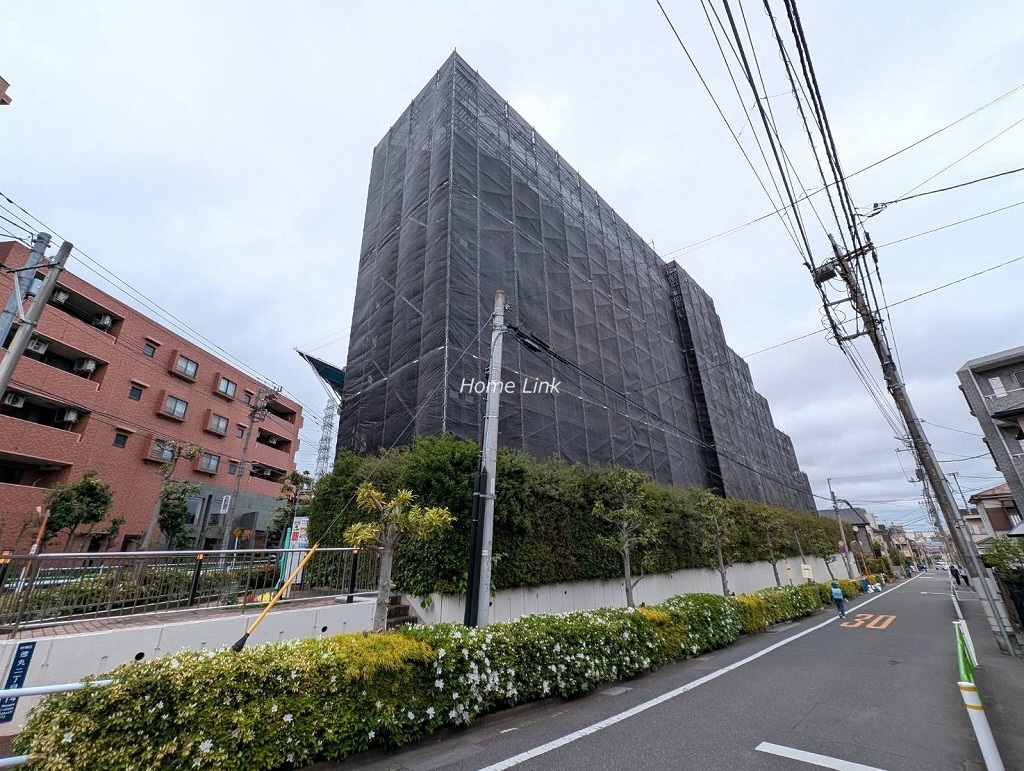 ライオンズガーデン東武練馬壱番館　角地に立地